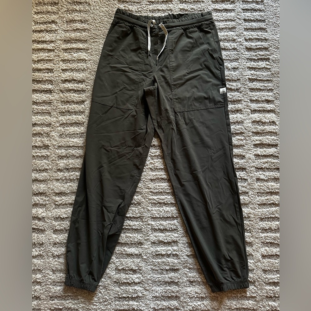 Vuori Miles Jogger in Oregano Size XS